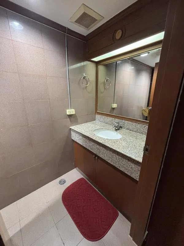 Property photos for Lake Avenue 16