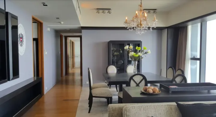 Property photos for The Met