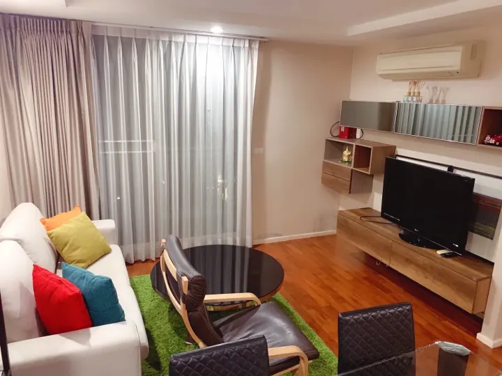 Property photos for Siri On 8