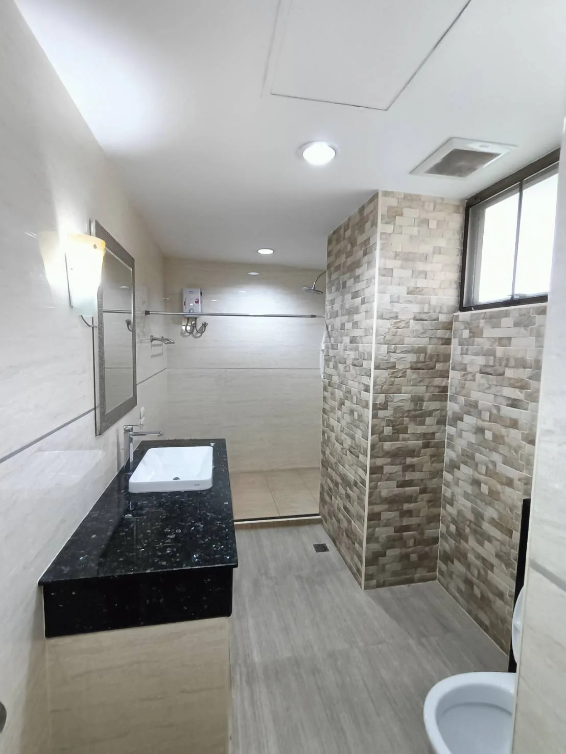 Property photos for Tongtip Mansion