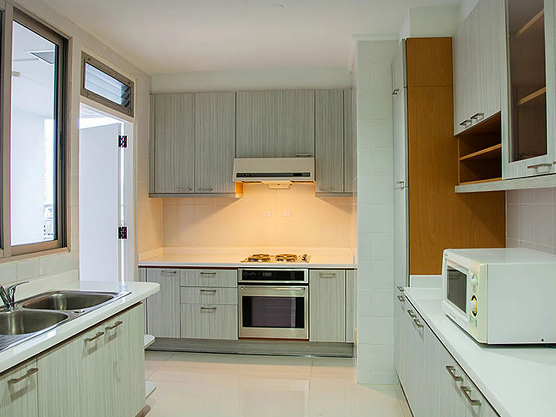 Property photos for Krungthep Thani Tower
