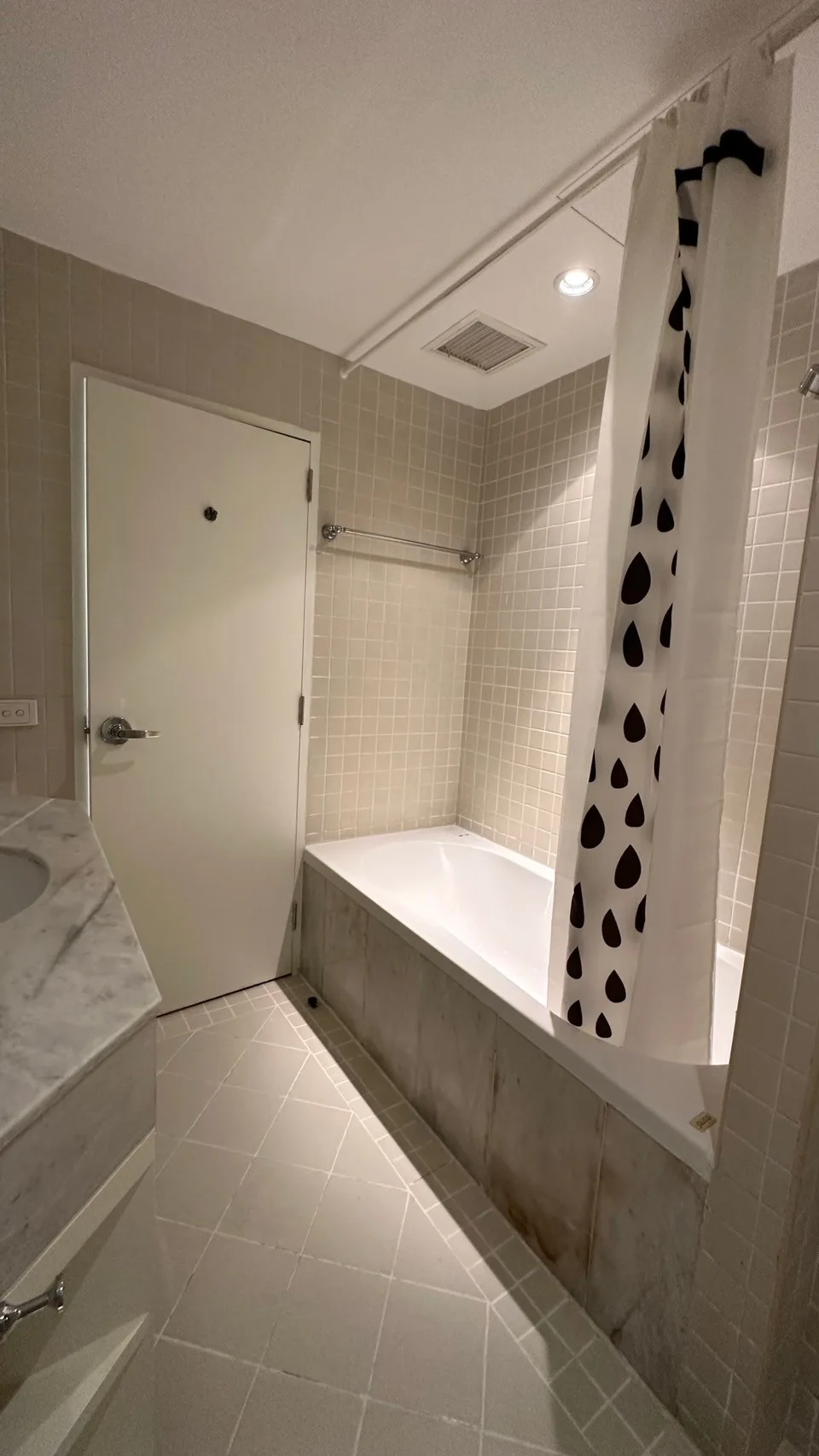Property photos for Langsuan Ville