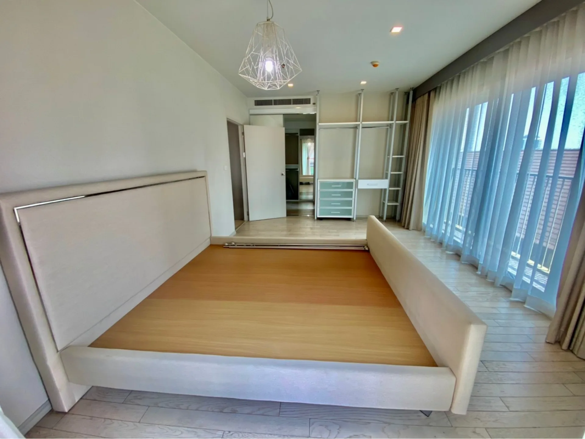 Property photos for Noble Solo