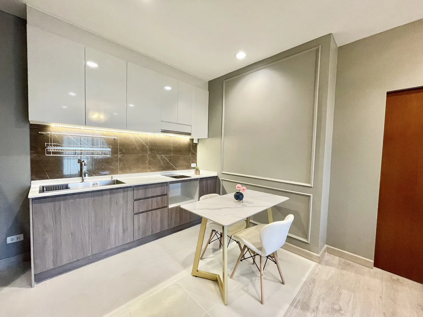 Property photos for Intro Phaholyothin - Pradipat
