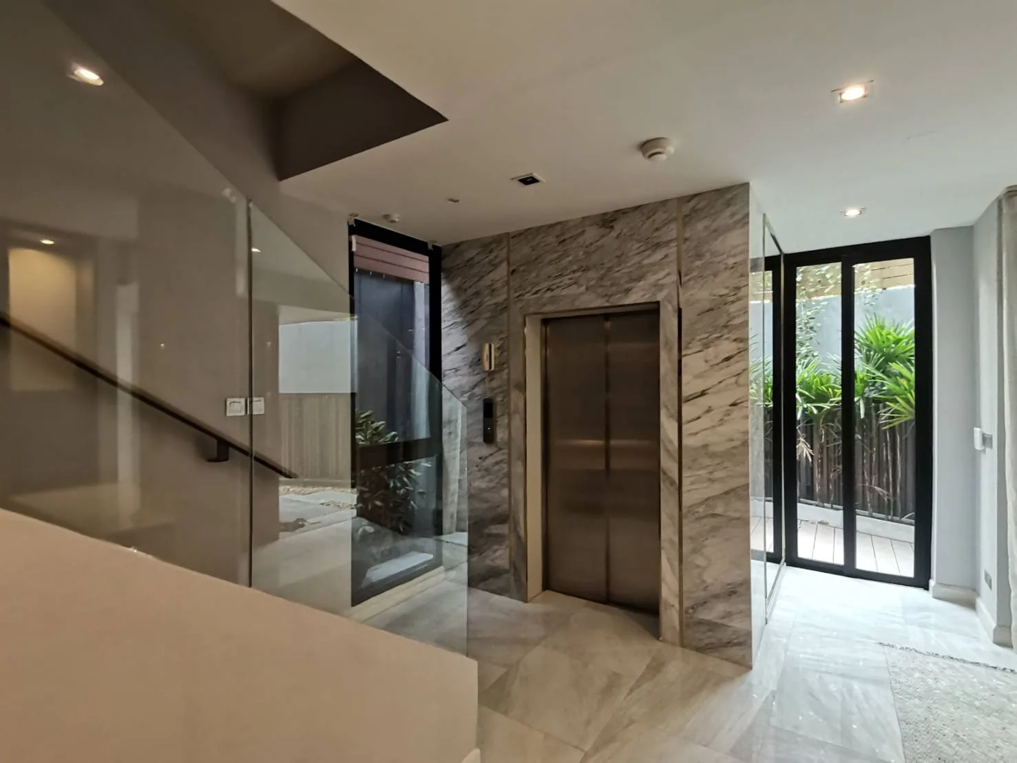 Property photos for Arna Ekamai