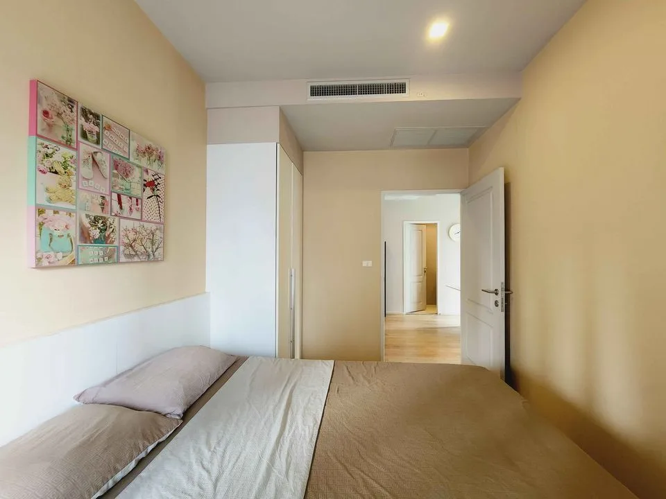 Property photos for Noble Refine