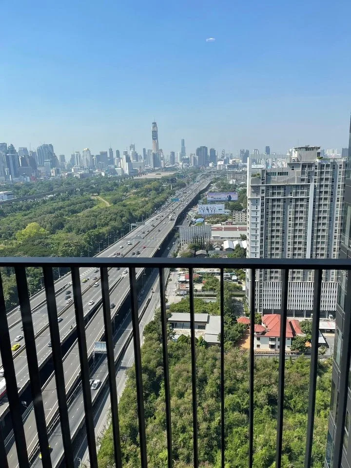 Property photos for Life Asoke Hype