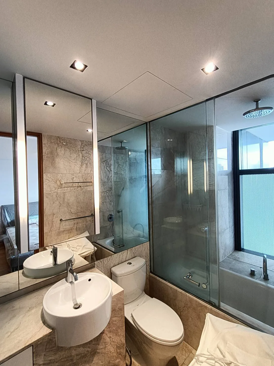 Property photos for The Met
