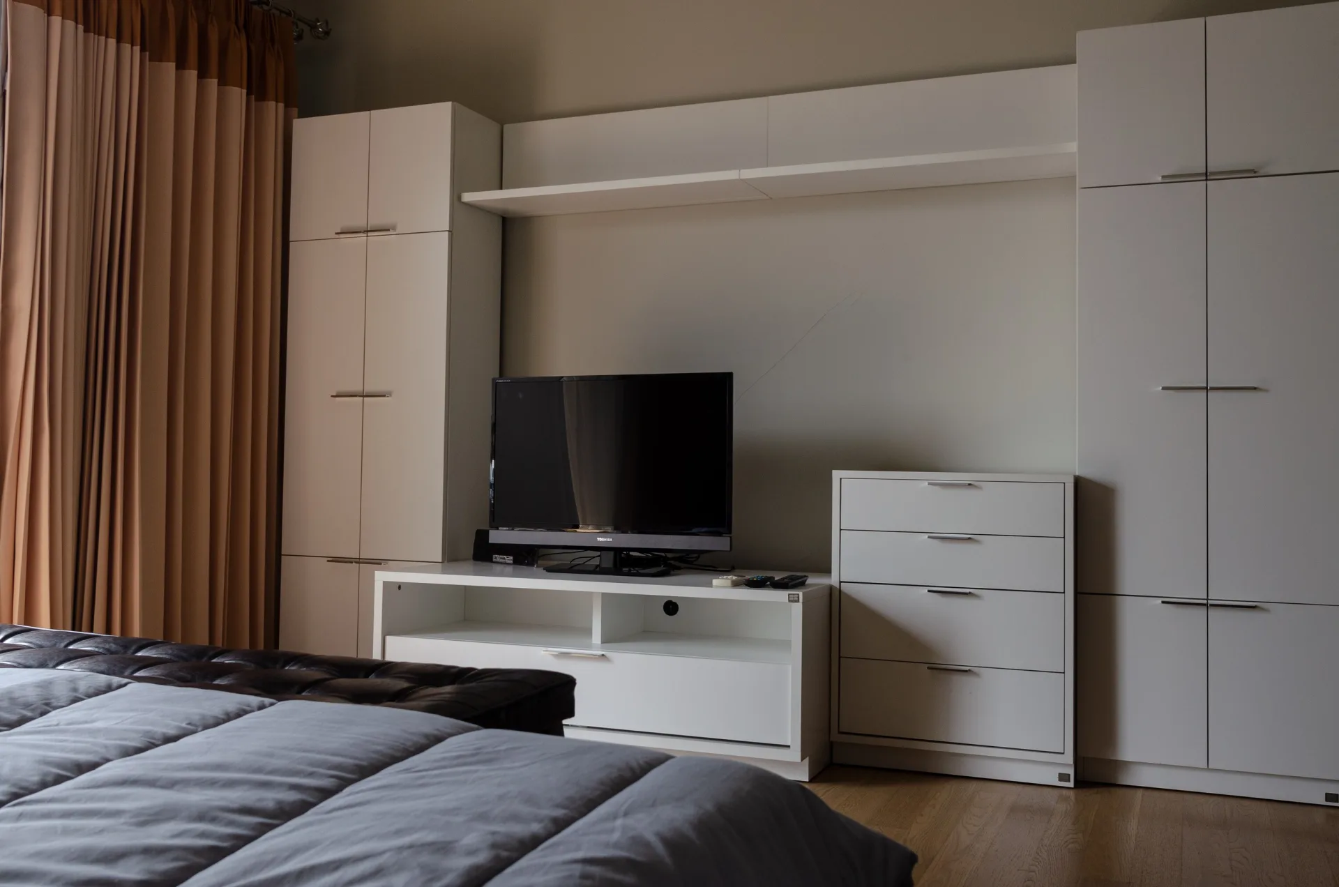 Property photos for Noble Refine