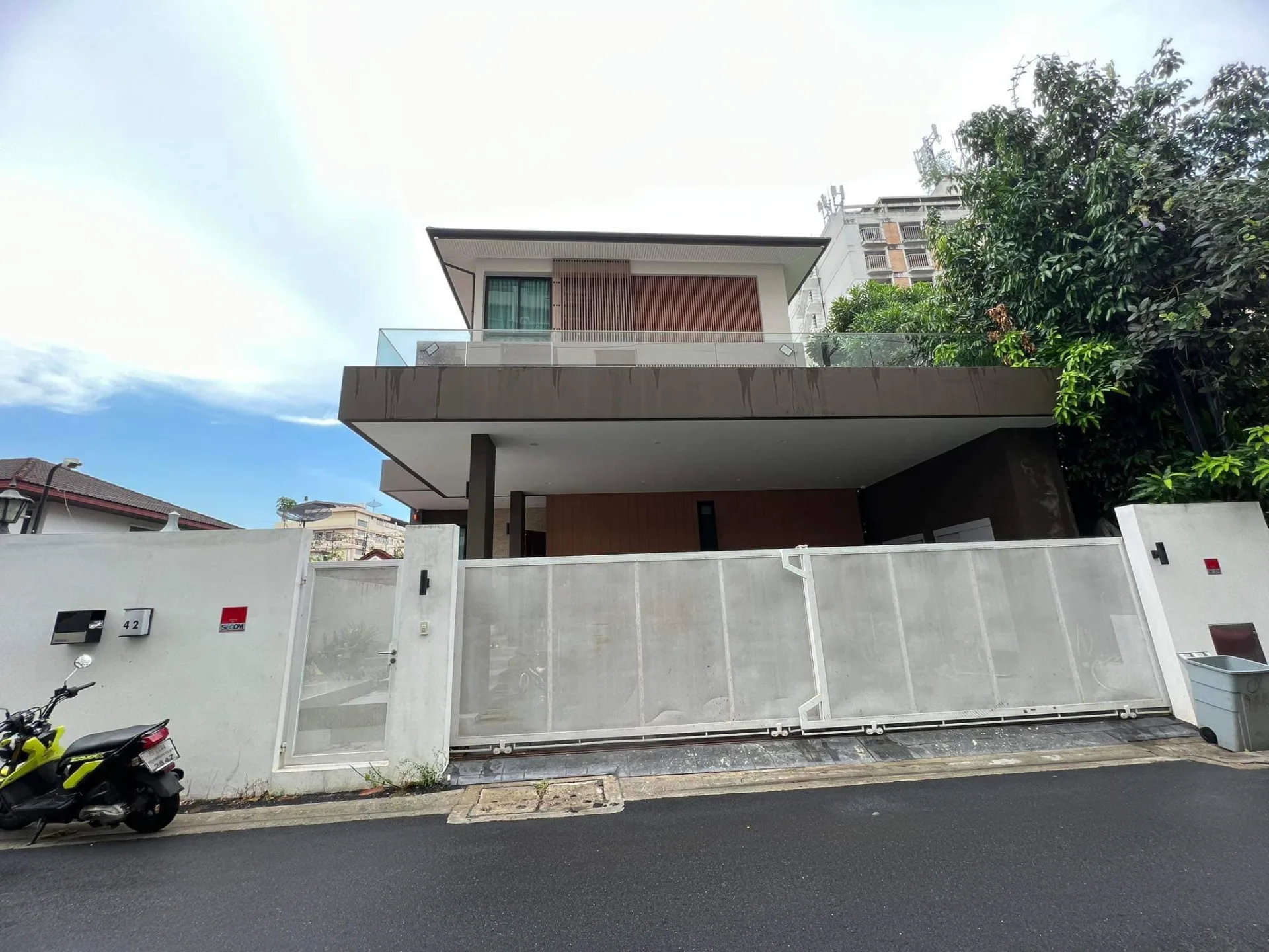 Property photos for Single House Soi Inthamara 29, Lane 1