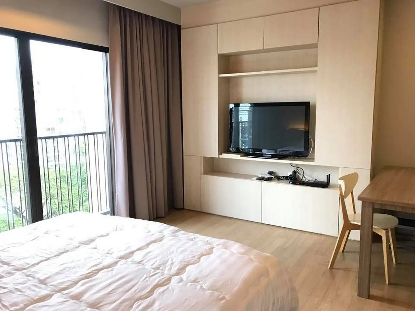 Property photos for Noble Refine
