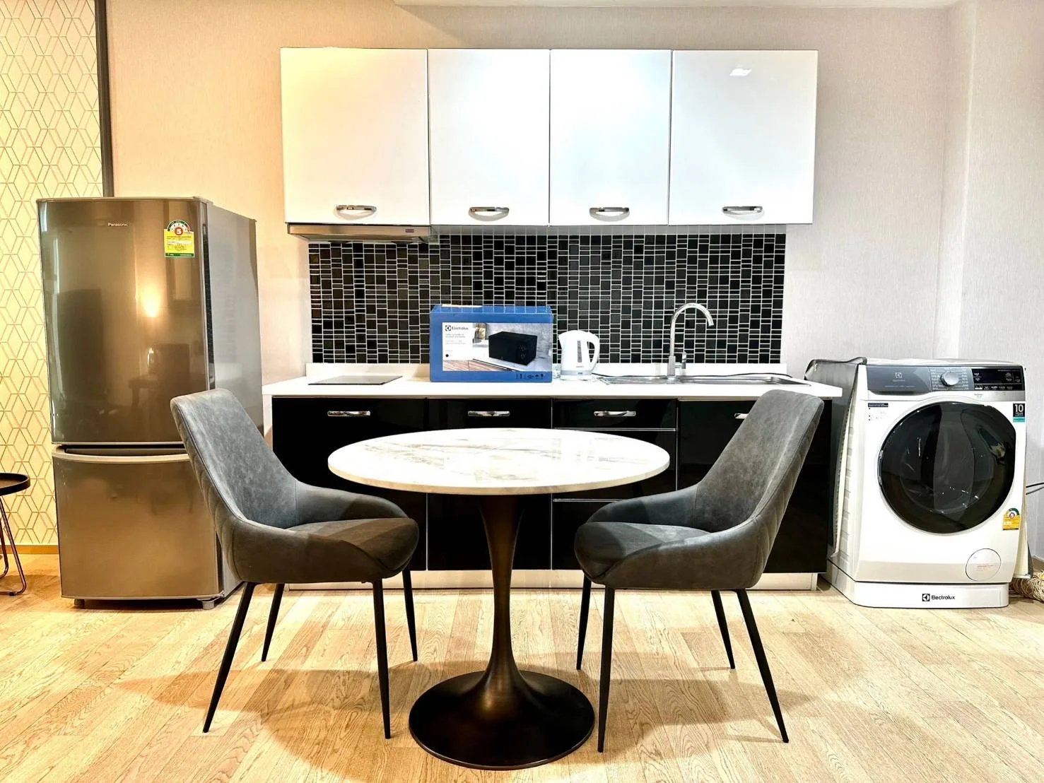 Property photos for Noble Refine