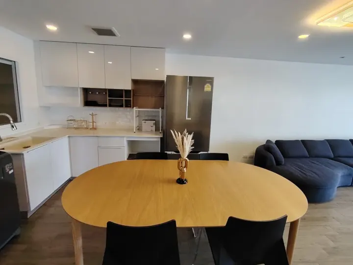 Property photos for State Tower
