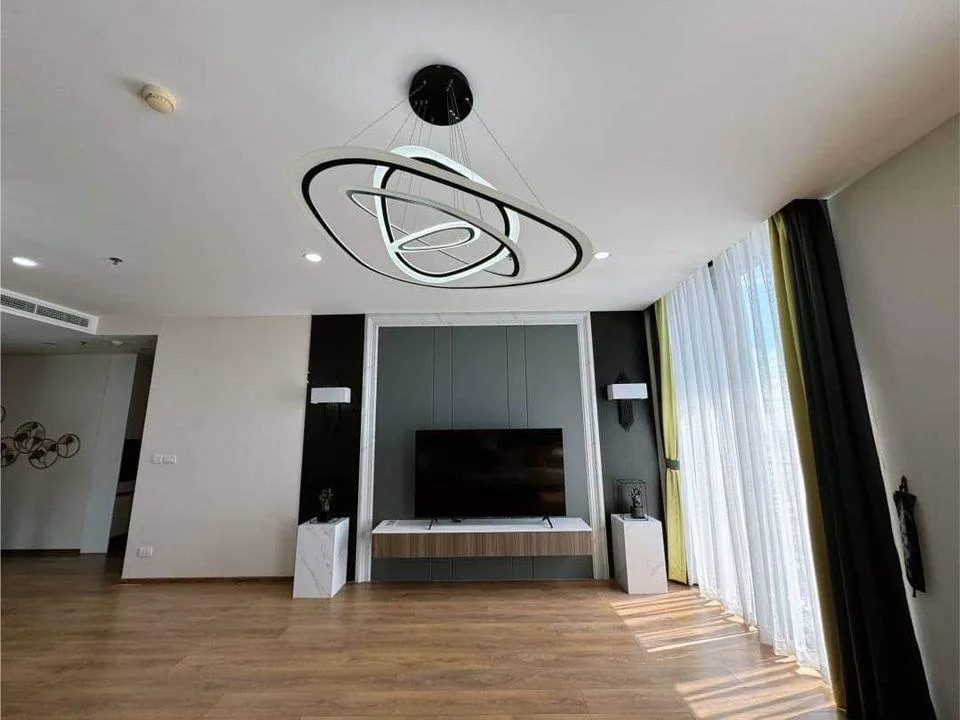Property photos for Noble BE 33