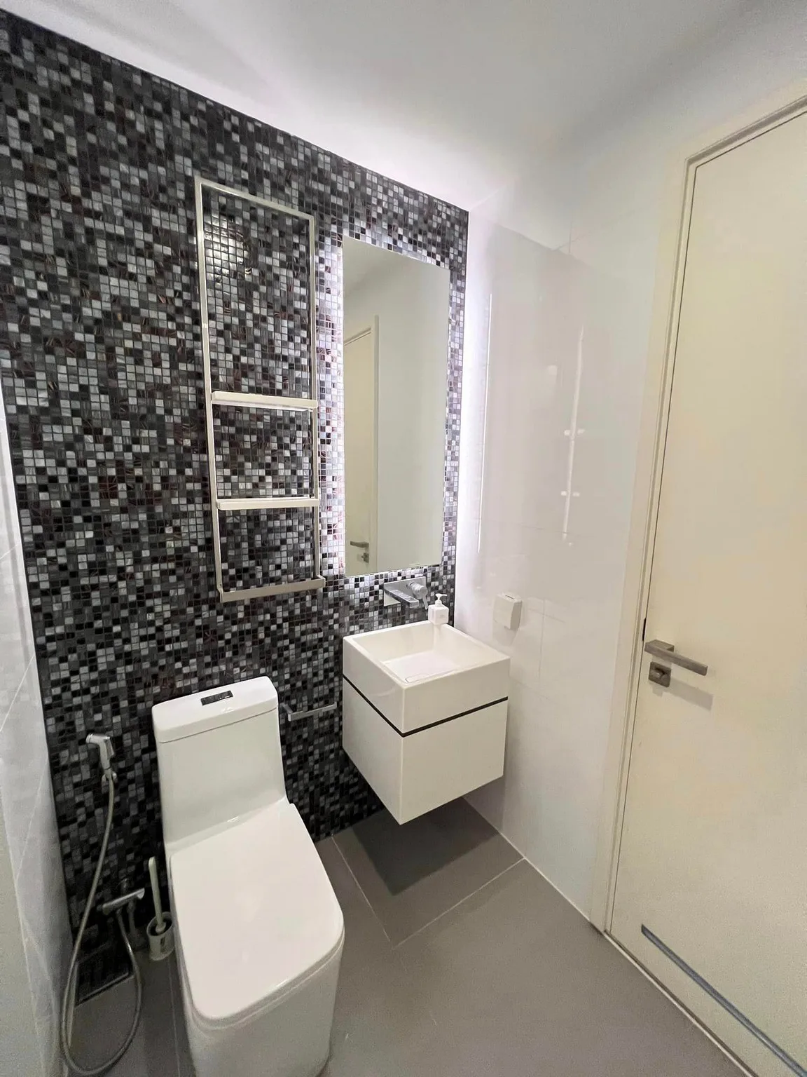 Property photos for The Room Sukhumvit 69