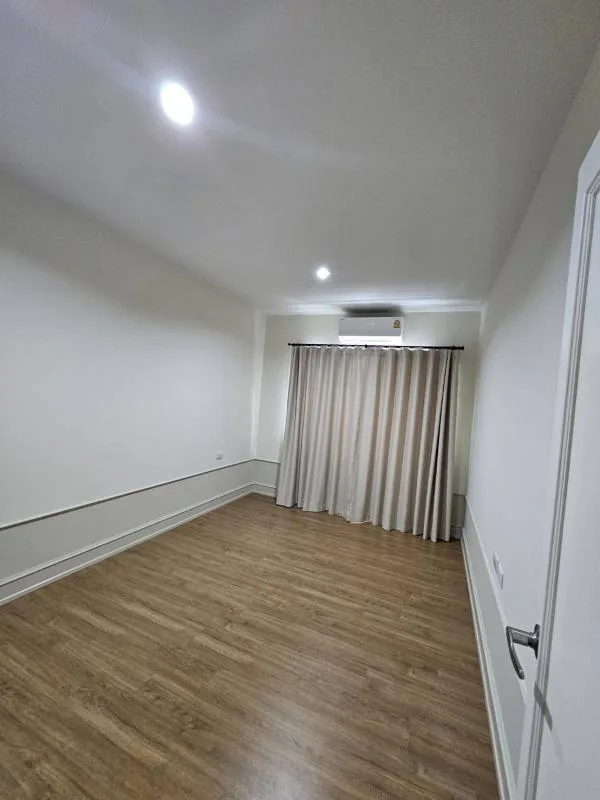 Property photos for Baan Klang Muang Rama 9