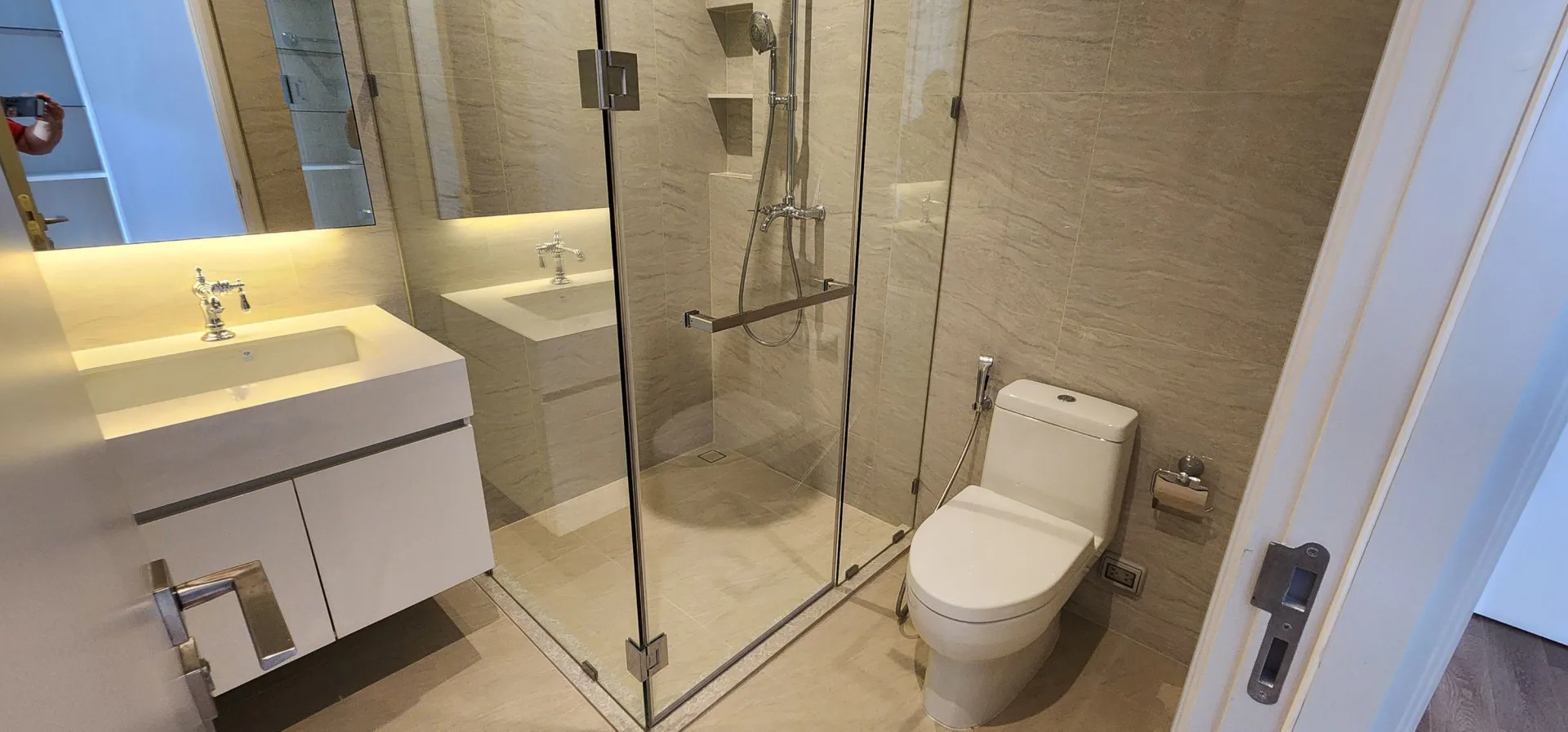 Property photos for Muniq Langsuan