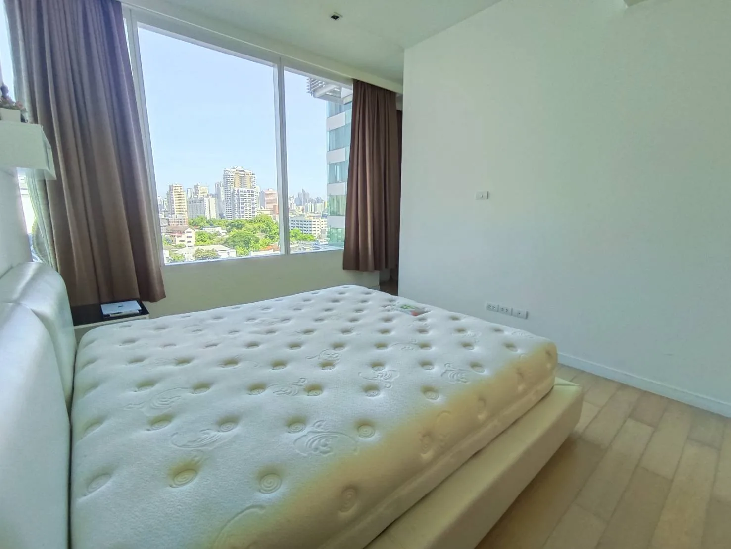 Property photos for Eight Thonglor Residence