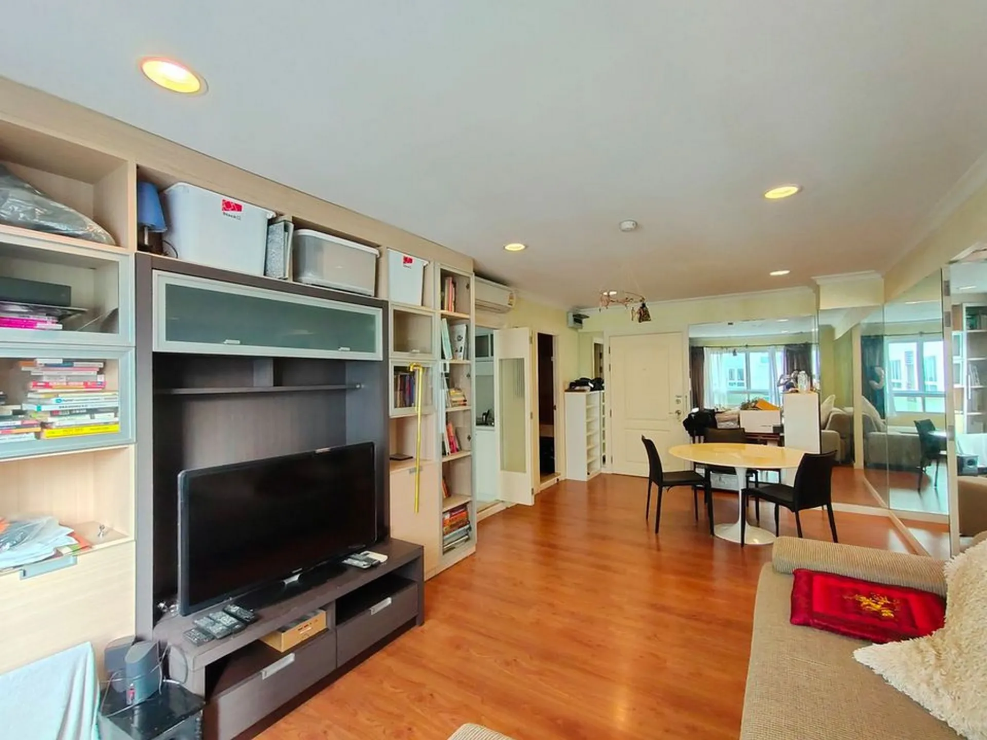 Property photos for Lumpini Suite Sukhumvit 41