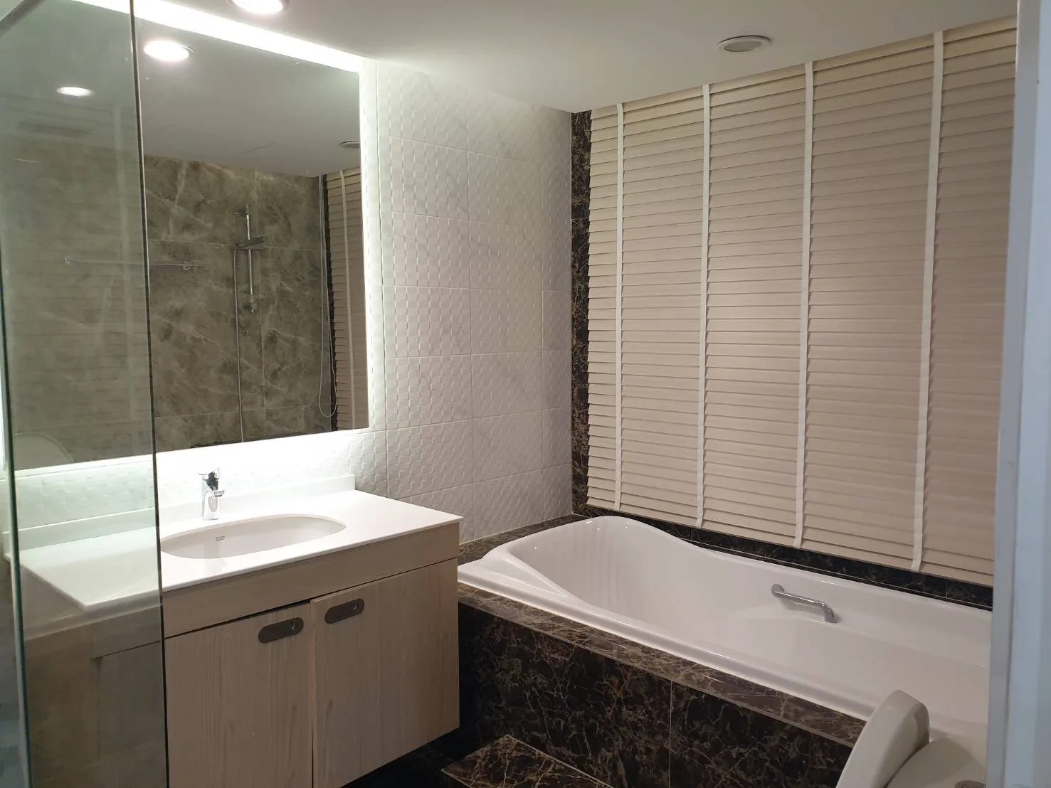 Property photos for State Tower