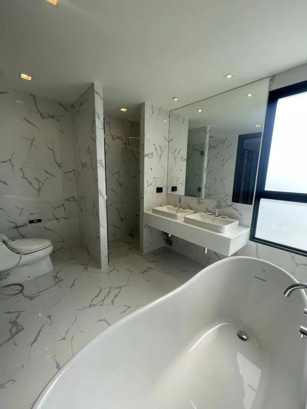 Property photos for The Park Lane Sukhumvit-bearing