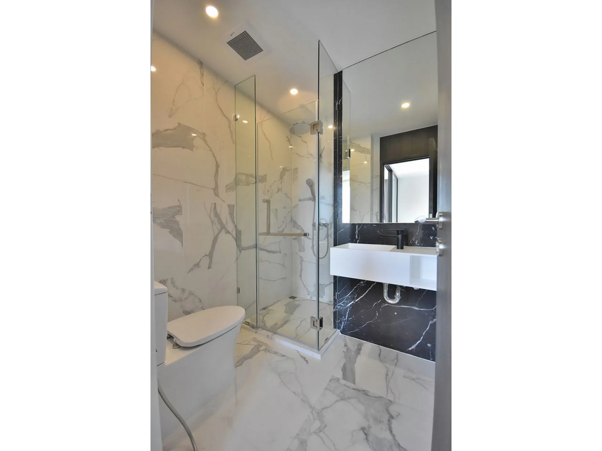 Property photos for 168 Sukhumvit 36