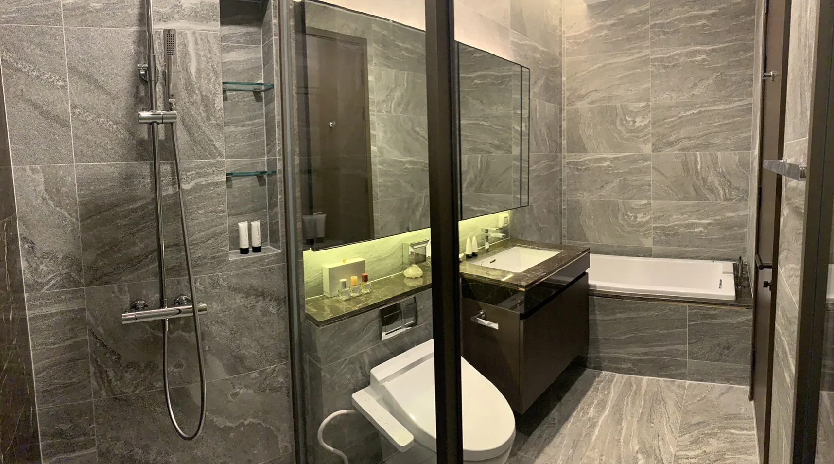 Property photos for The Esse Sukhumvit 36