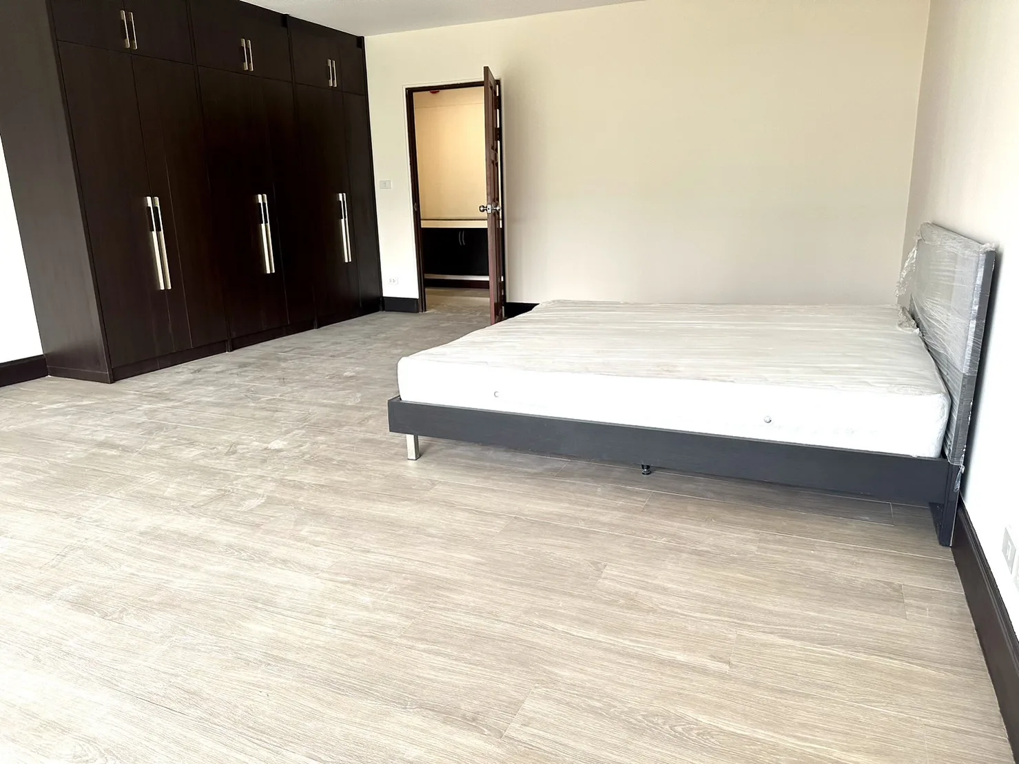 Property photos for 33 Tower