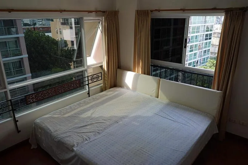 Property photos for Phahol Metro