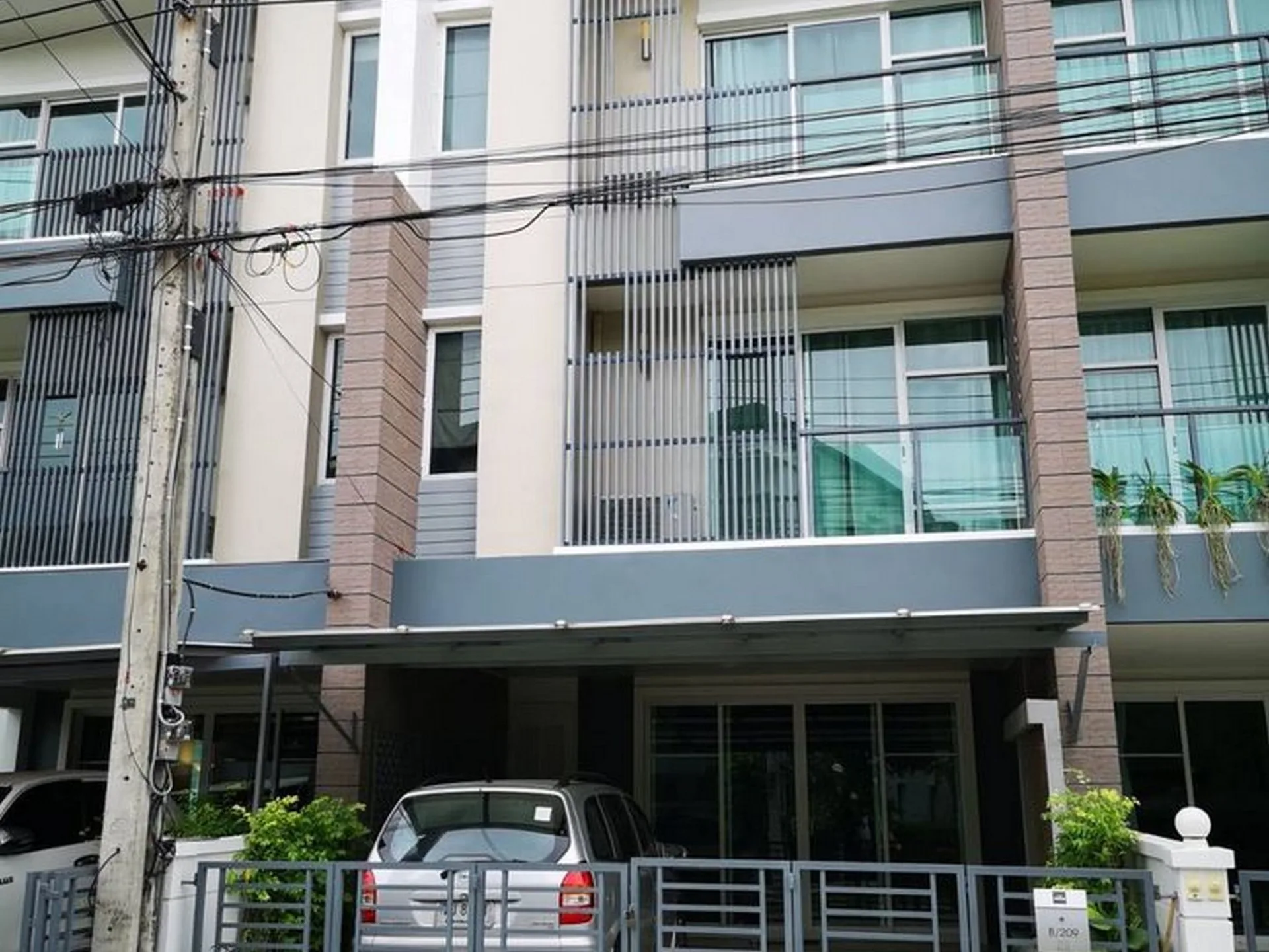 Property photos for Town Avenue Srinagarin