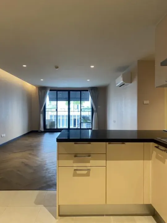 Property photos for Baxtor Paholyothin 14