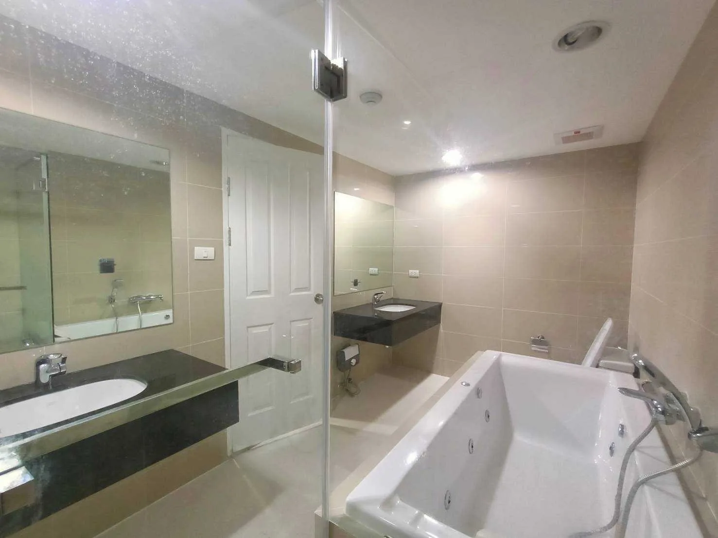 Property photos for Belle Grand Rama 9