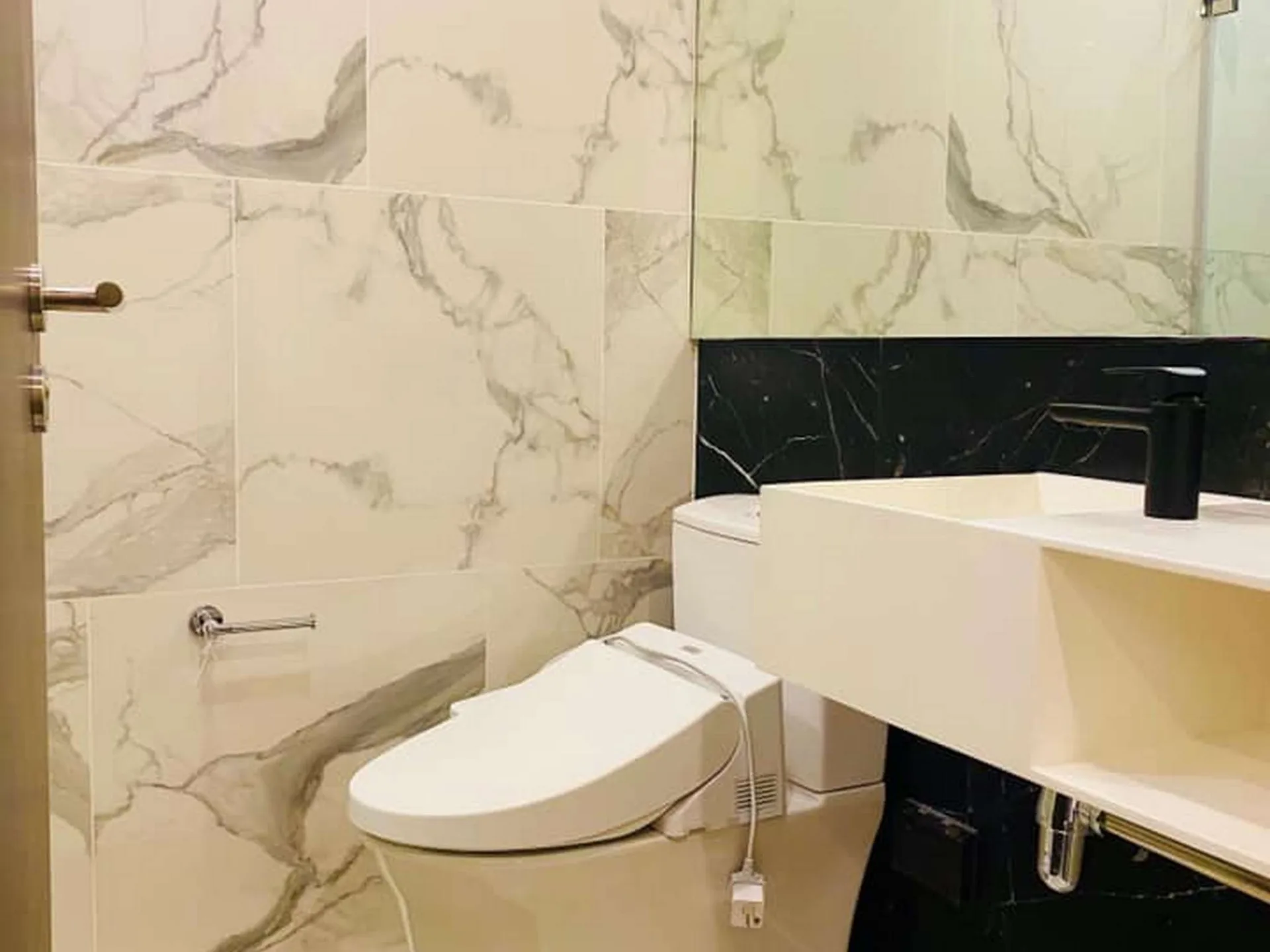 Property photos for 168 Sukhumvit 36