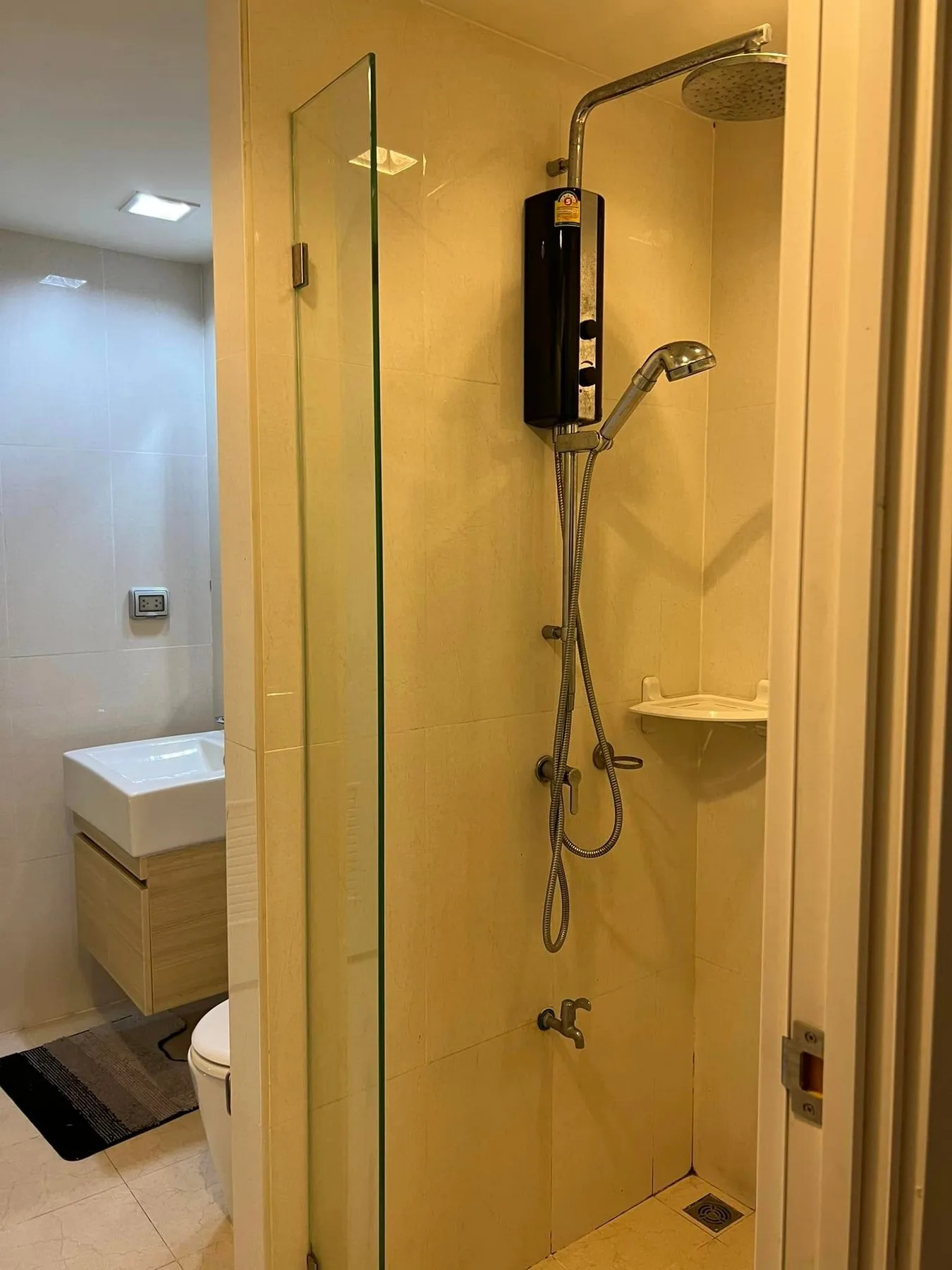 Property photos for Metro Luxe Kaset