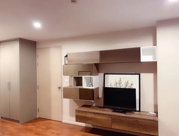 Property photos for Siri On 8