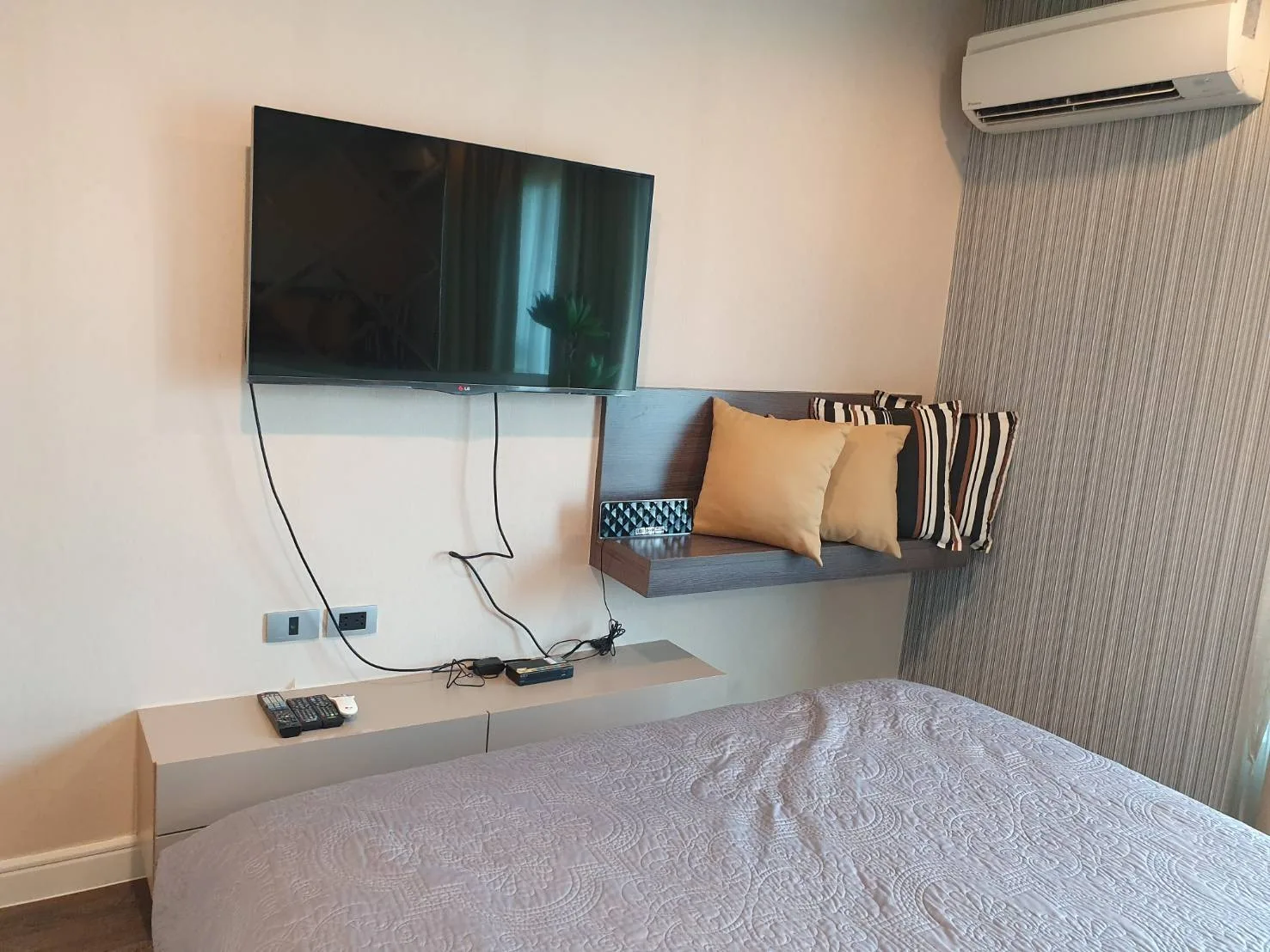 Property photos for The Crest Sukhumvit 49