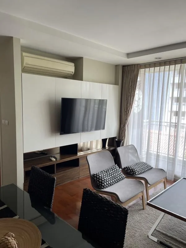 Property photos for Siri On 8