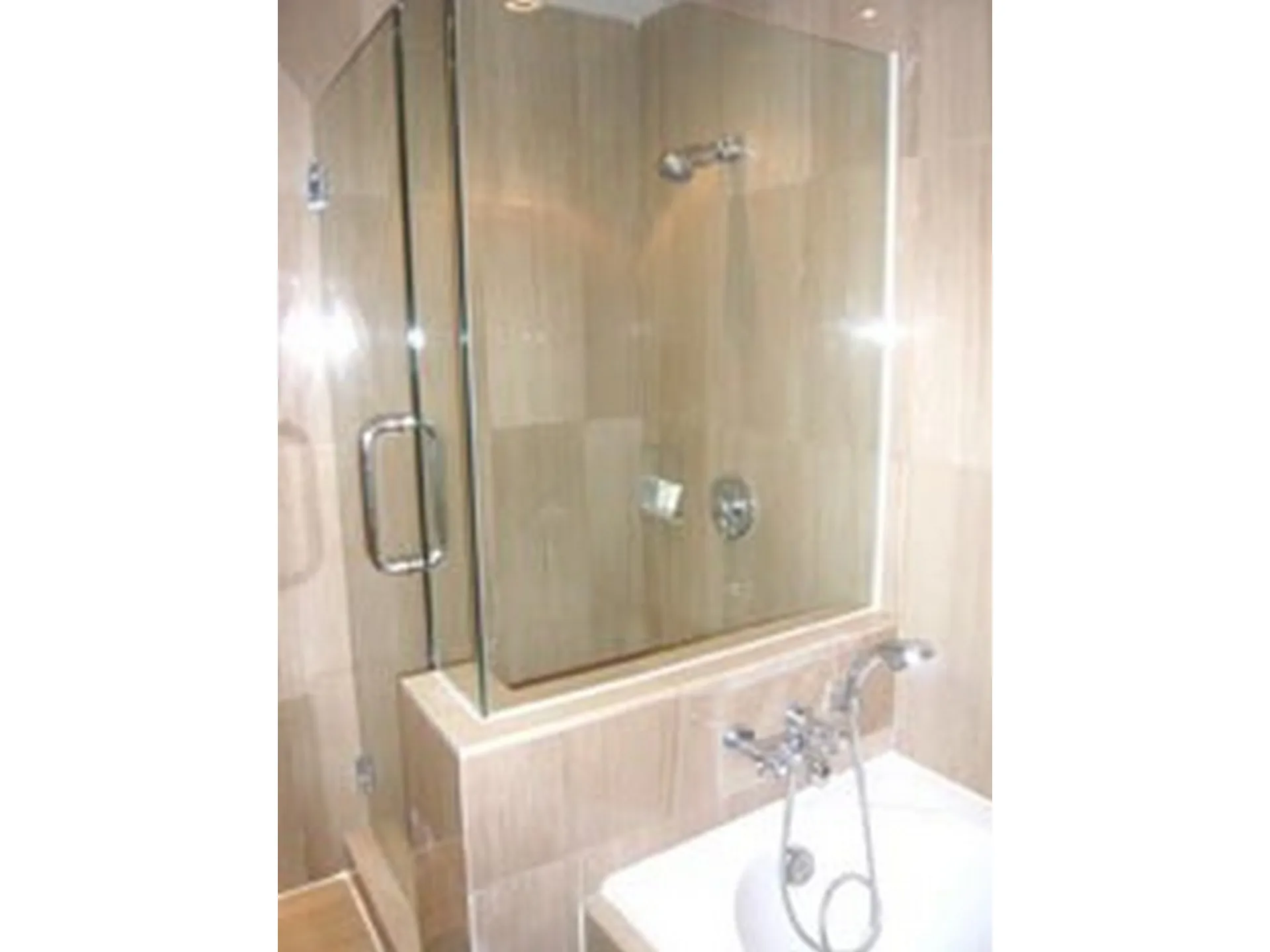 Property photos for Langsuan Ville