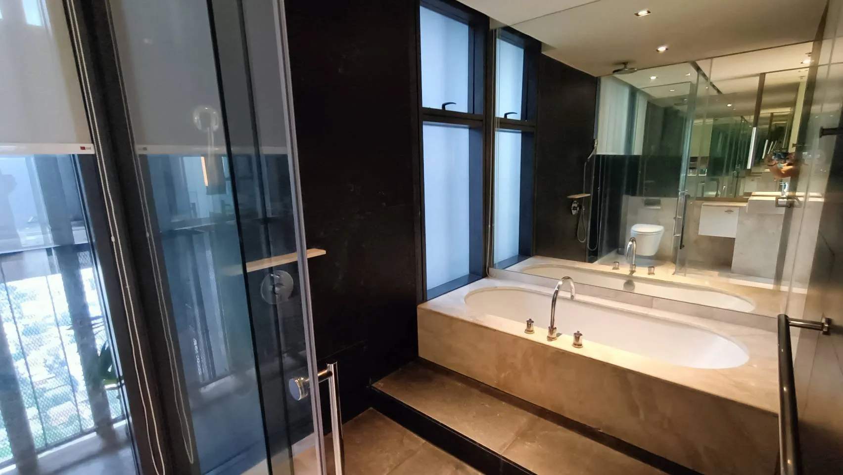 Property photos for The Met