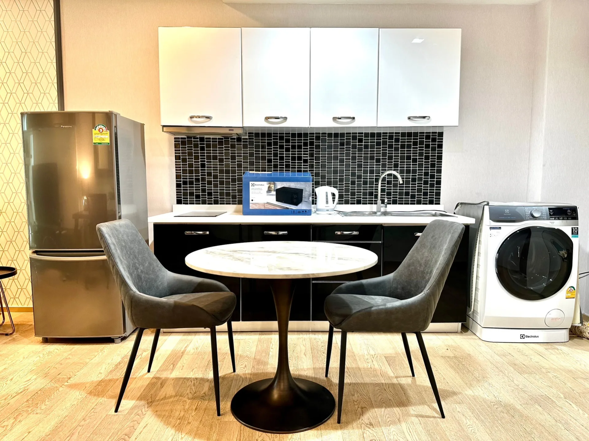 Property photos for Noble Refine