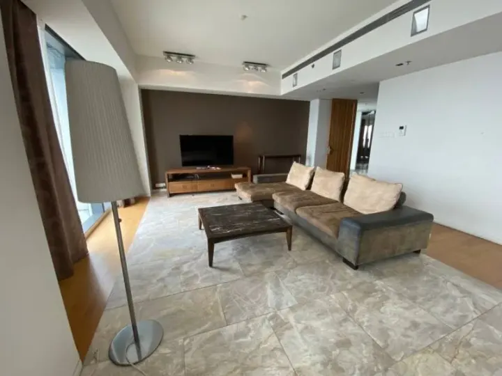 Property photos for The Met