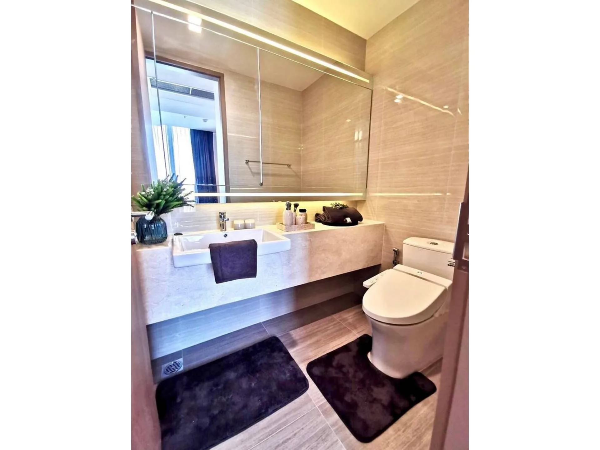Property photos for Noble BE 33