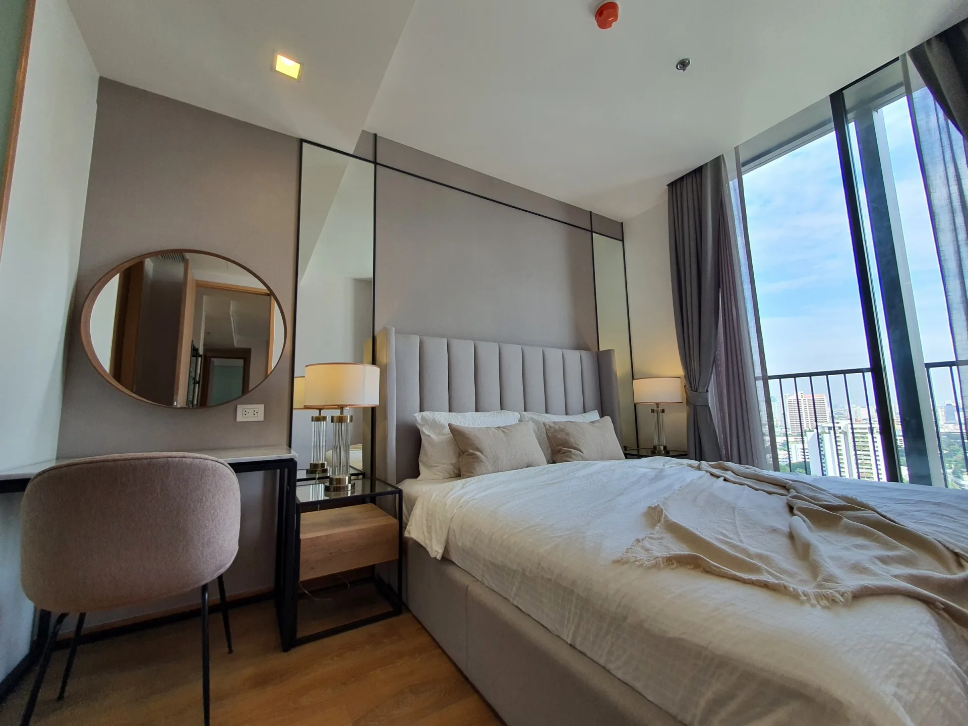 Property photos for Noble BE 33