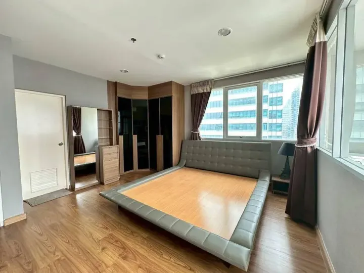 Property photos for St. Louis Grand Terrace