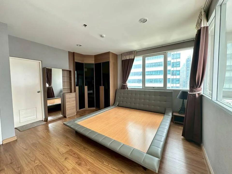 Property photos for St. Louis Grand Terrace