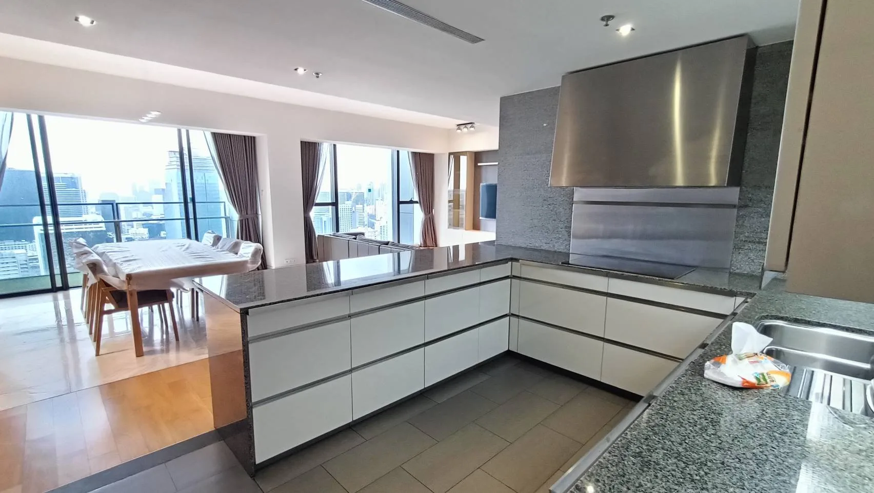 Property photos for The Met