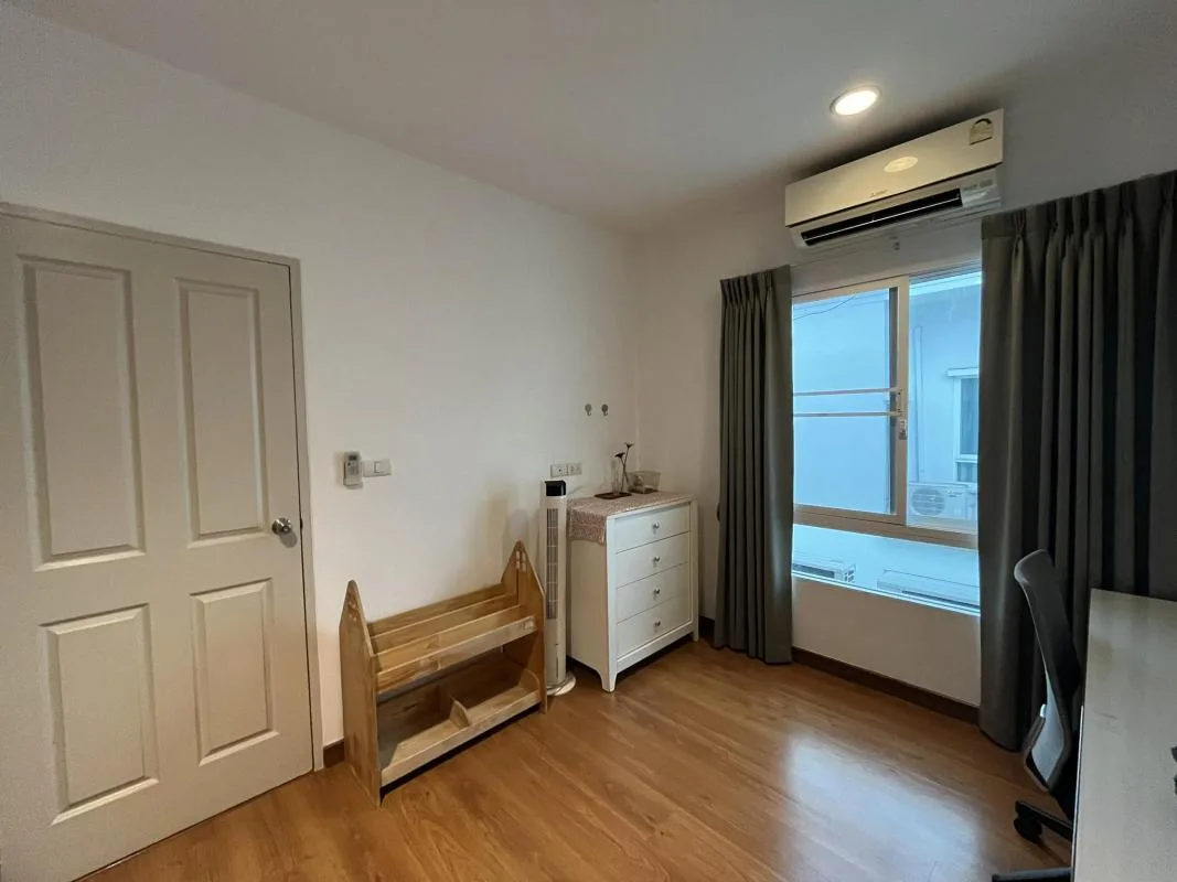 Property photos for Baan Klang Muang Sathorn-taksin 2