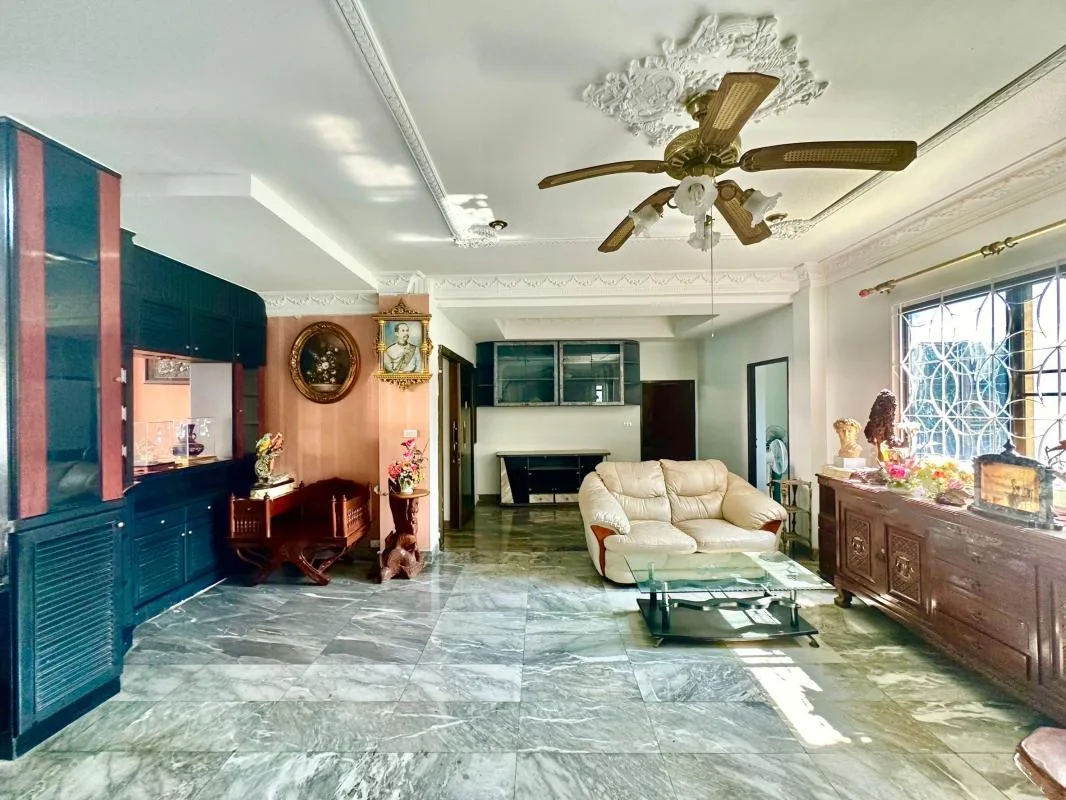 Property photos for Single House 4/109