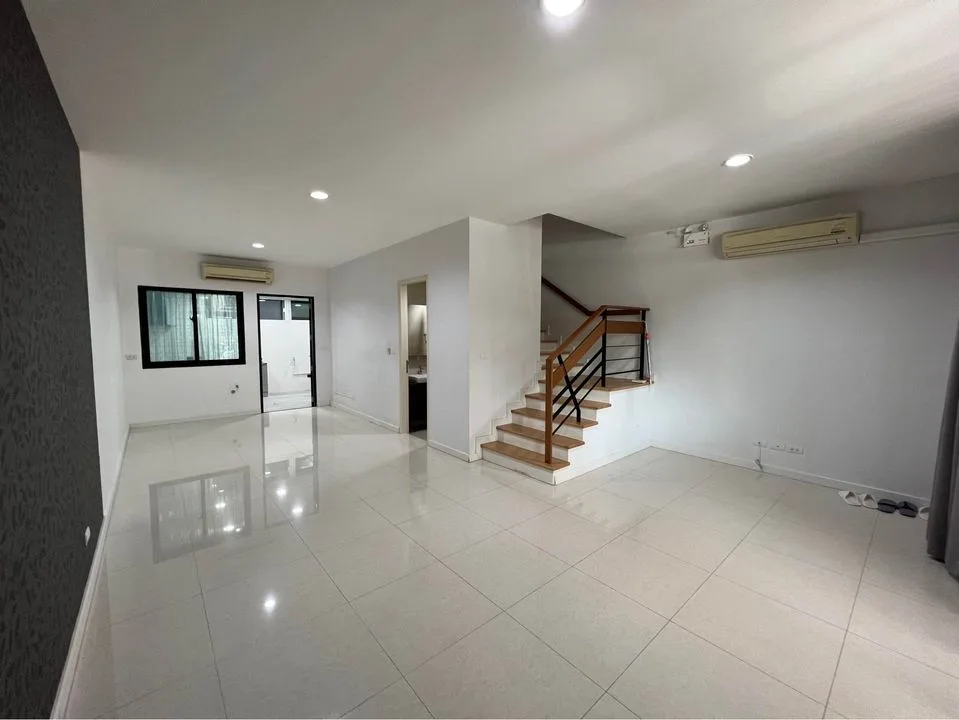 Property photos for Flora Marigold