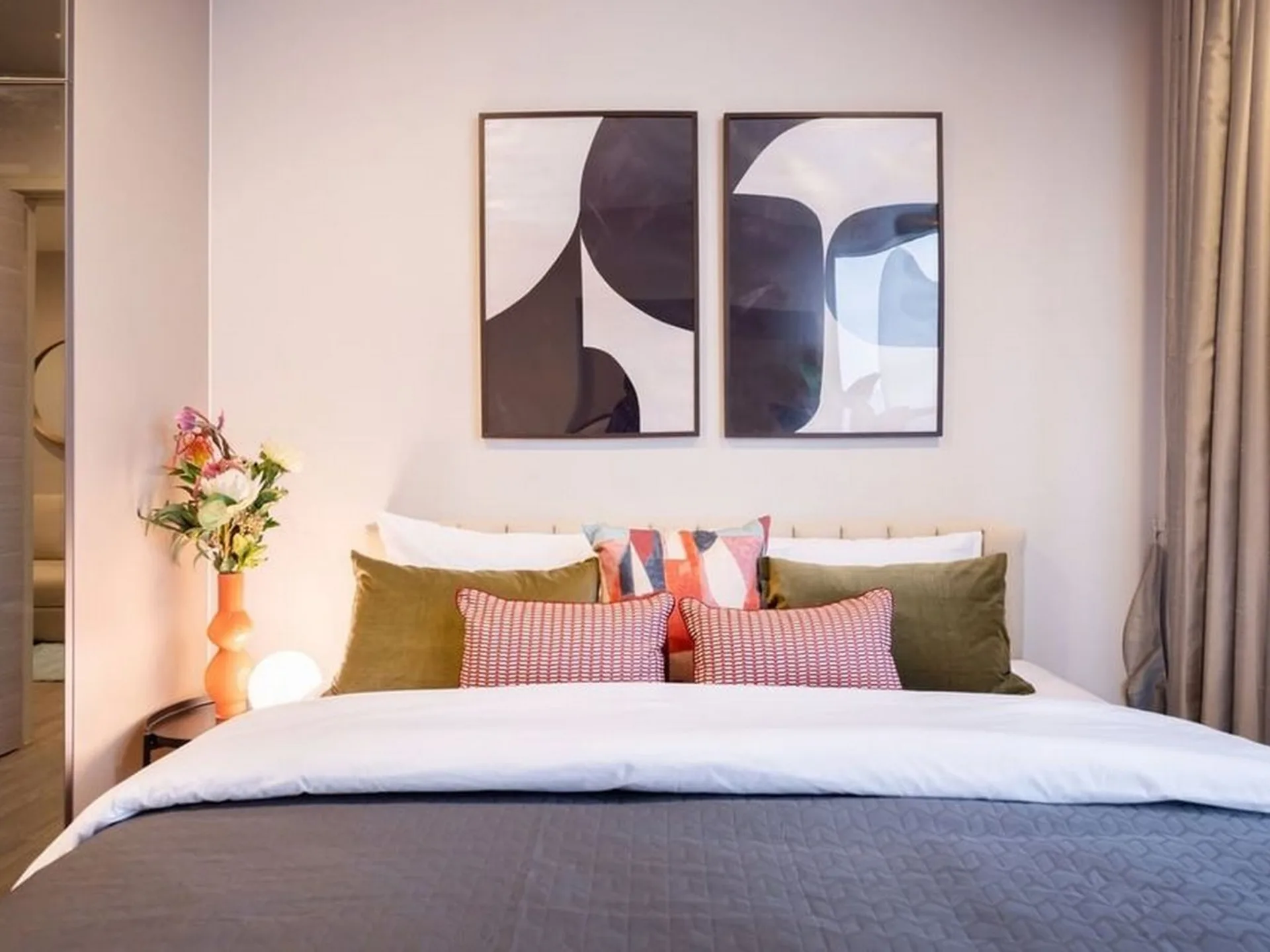 Property photos for The Room Sathorn - St.Louis